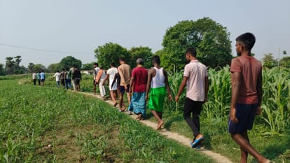 Lok Sabha : vote boycotted in seventh phase 2024 election in Nalanda; no road no vote bihar news
