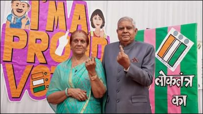 Photos: 95 वर्षीय पिता को व्हीलचेयर पर लेकर वोट देने पहुंचे CEC; परिवार के साथ कतार में लगे दिखे केजरीवाल Lok Sabha Polls sixth phase voting election photos story news in hindi