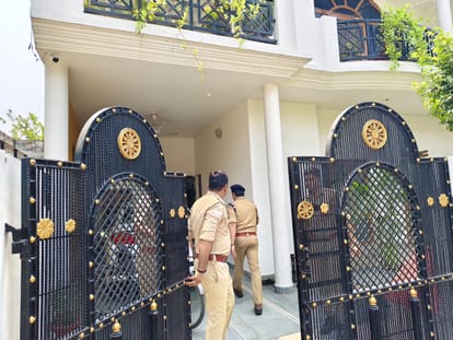 Former IAS Devendra Nath Dubey's wife murdered in Lucknow