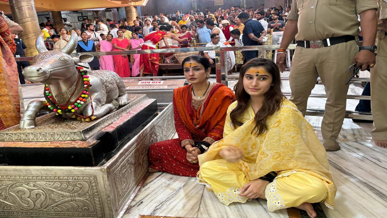 Raveena Tandon Actress Raveena Tandon reached Baba Mahakal temple in Ujjain with her daughter