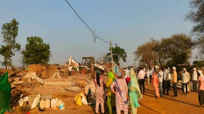 Guna Administration took action against illegal encroachment bulldozer operated on more than two hectares land