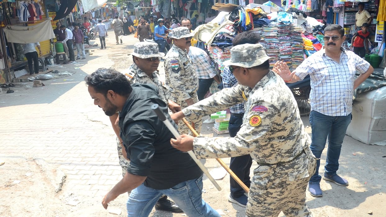 Strict action on encroachment... counter and goods seized, fine also imposed