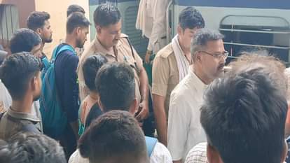 पिता को ले जाती जीआरपी