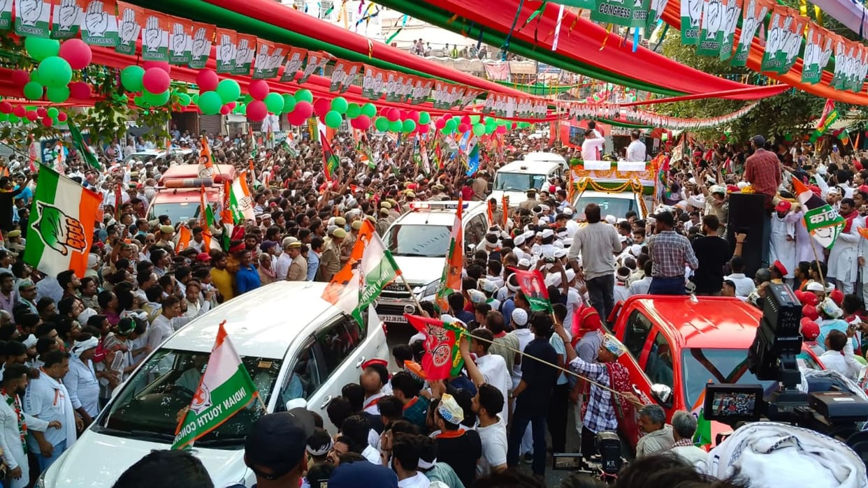 Lok Sabha Election priyanka gandhi and dimple yadav road show in varanasi