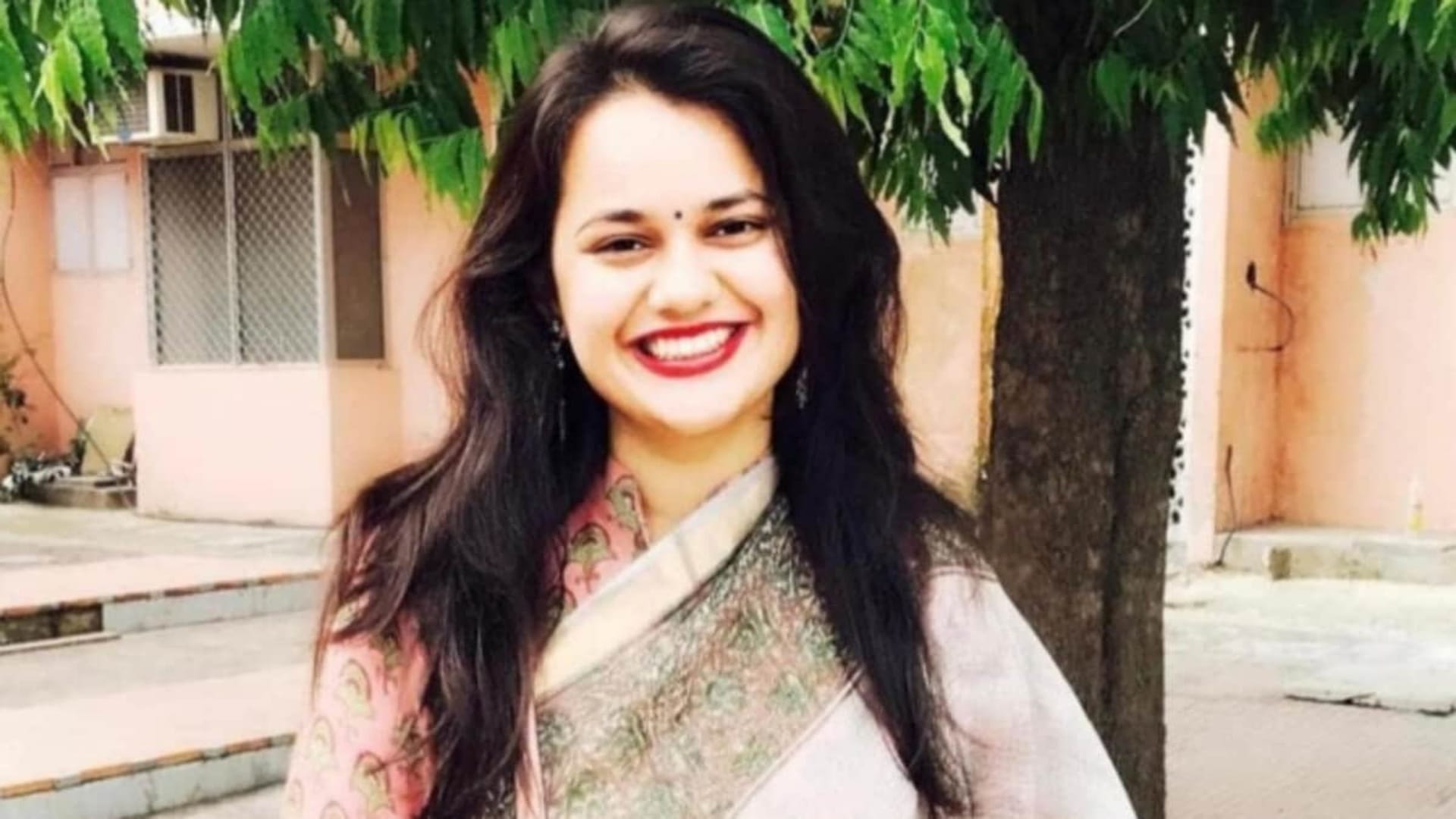 IAS Tina Dabi Stunned by a Veiled Sarpanch's Speech Check Viral Video News in Hindi