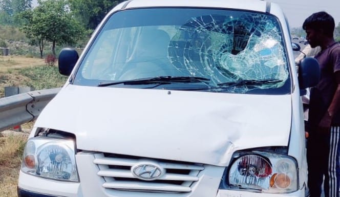 Father has died and son injured in car accident in Deoband of Saharanpur district