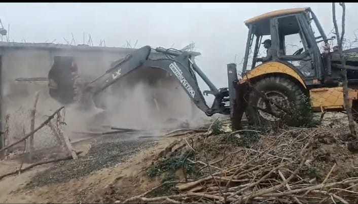 Umaria News: Bulldozer runs on the house of the person who attacked Tehsildar's driver