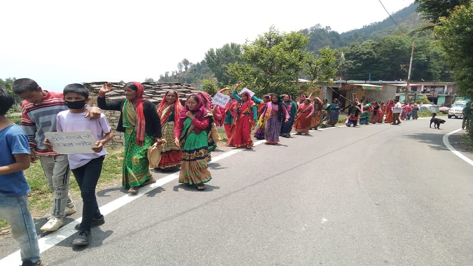 Women and children took to the streets to protest against the liquor shop in almora