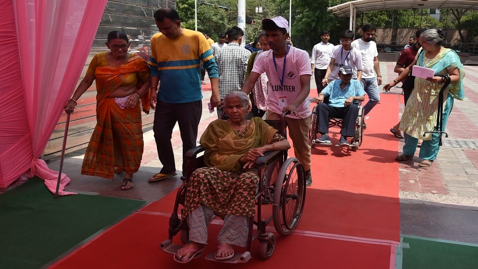 Elections in Delhi:  Voters Welcomed on the red carpet