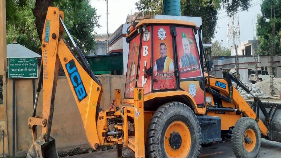 CO and SDM seize three JCB doing mining in Mainpuri