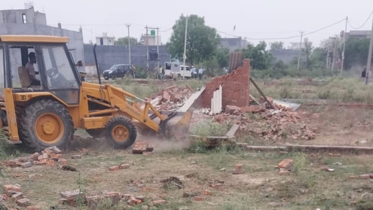 BDA Bulldozer Runs On Five Illegal Colonies In Bareilly