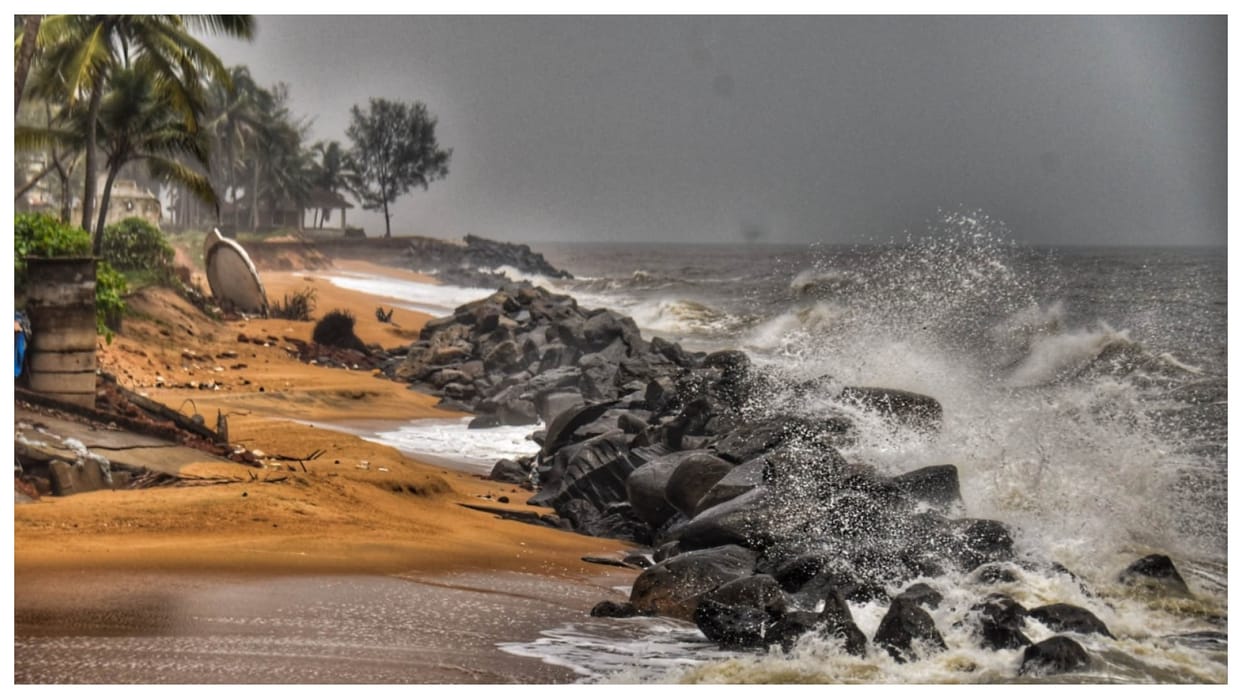 cyclone dana odisha west bengal on high alert ndrf sdrf deployed 10 lakh people evacuate