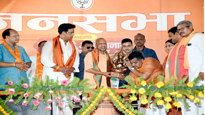 CM Yogi Adityanath addressed a public meeting in Belwar, Gorakhpur in favor of MP Ravi Kishan