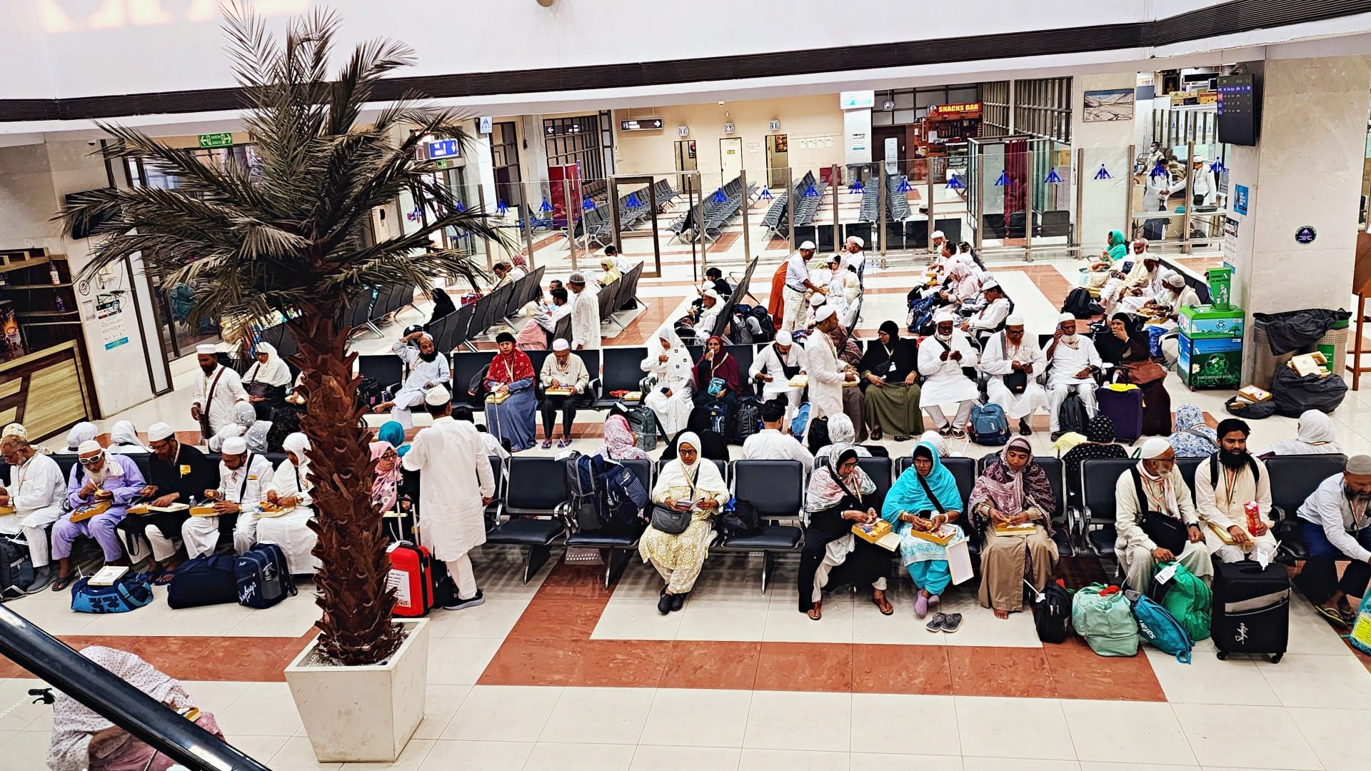 Hajj Yatra 2024: Hajj pilgrims took first flight from Gaya airport, 320 devotees left; will pray for peace