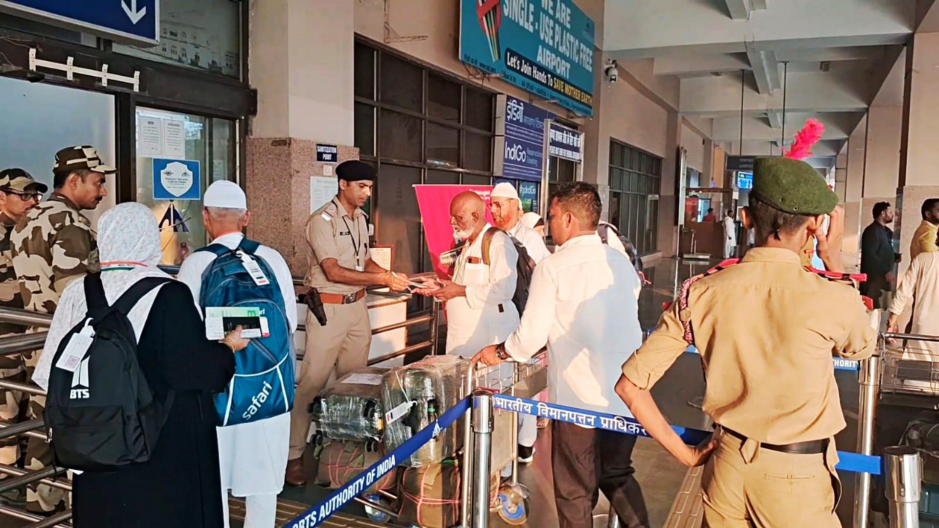 Hajj Yatra 2024: Hajj pilgrims took first flight from Gaya airport, 320 devotees left; will pray for peace