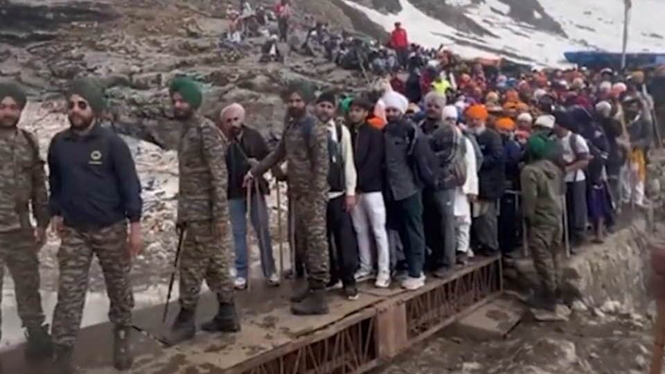 Hemkund Sahib Yatra 2024: Devotees reaching through Aastha Path amidst snow  ban on making reels and videos