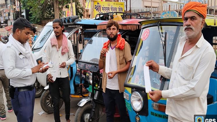 एक्शन में ट्रैफिक पुलिस: रायपुर में नो-पार्किंग में सवारी चढ़ाने-उतारने वाले 248 ऑटो चालकों का कटा चालान