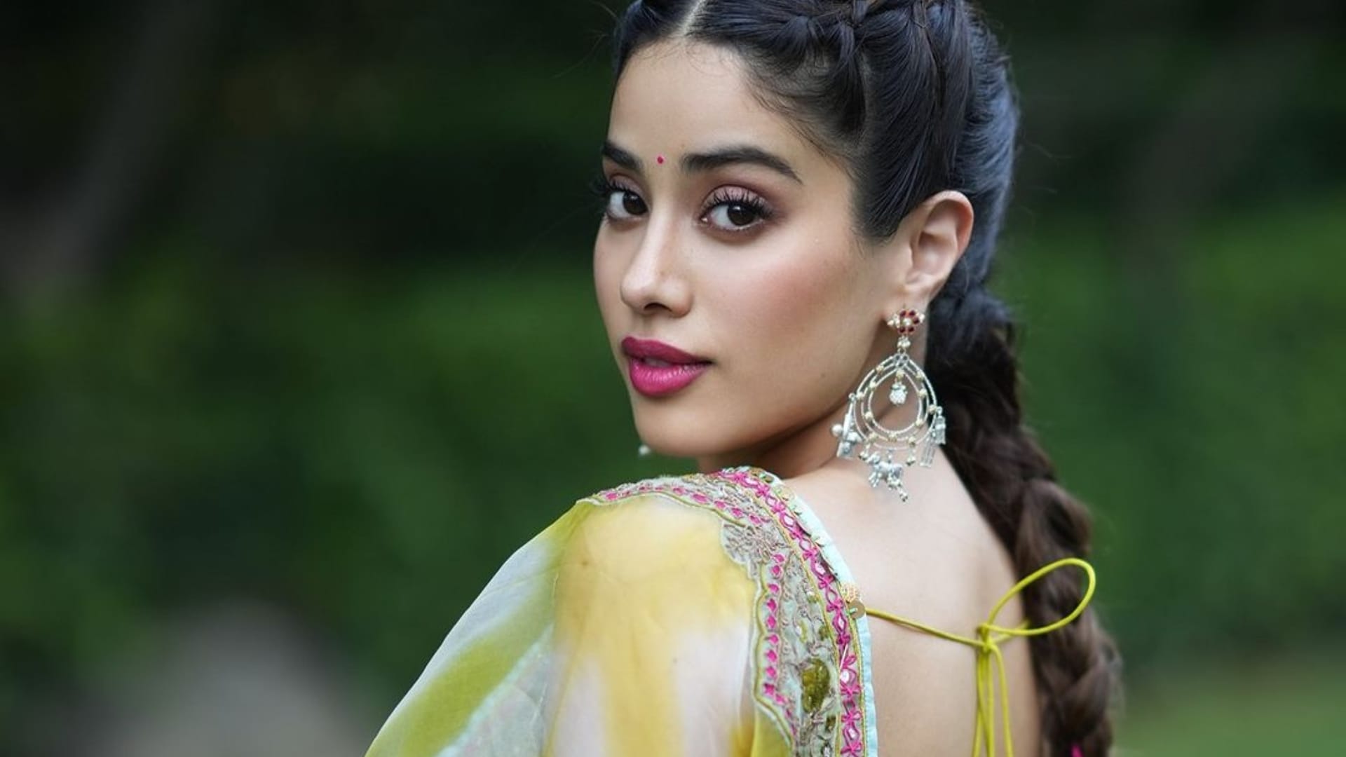 Janhvi Kapoor ready to become Shikhar Pahariya bride mr and mrs mahi actress broke her silence and tells truth