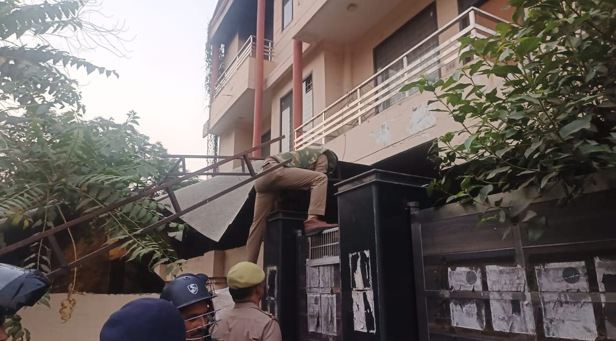 Police raided the houses of 50 criminals including top ten mafias, some were in jail, some not found in house