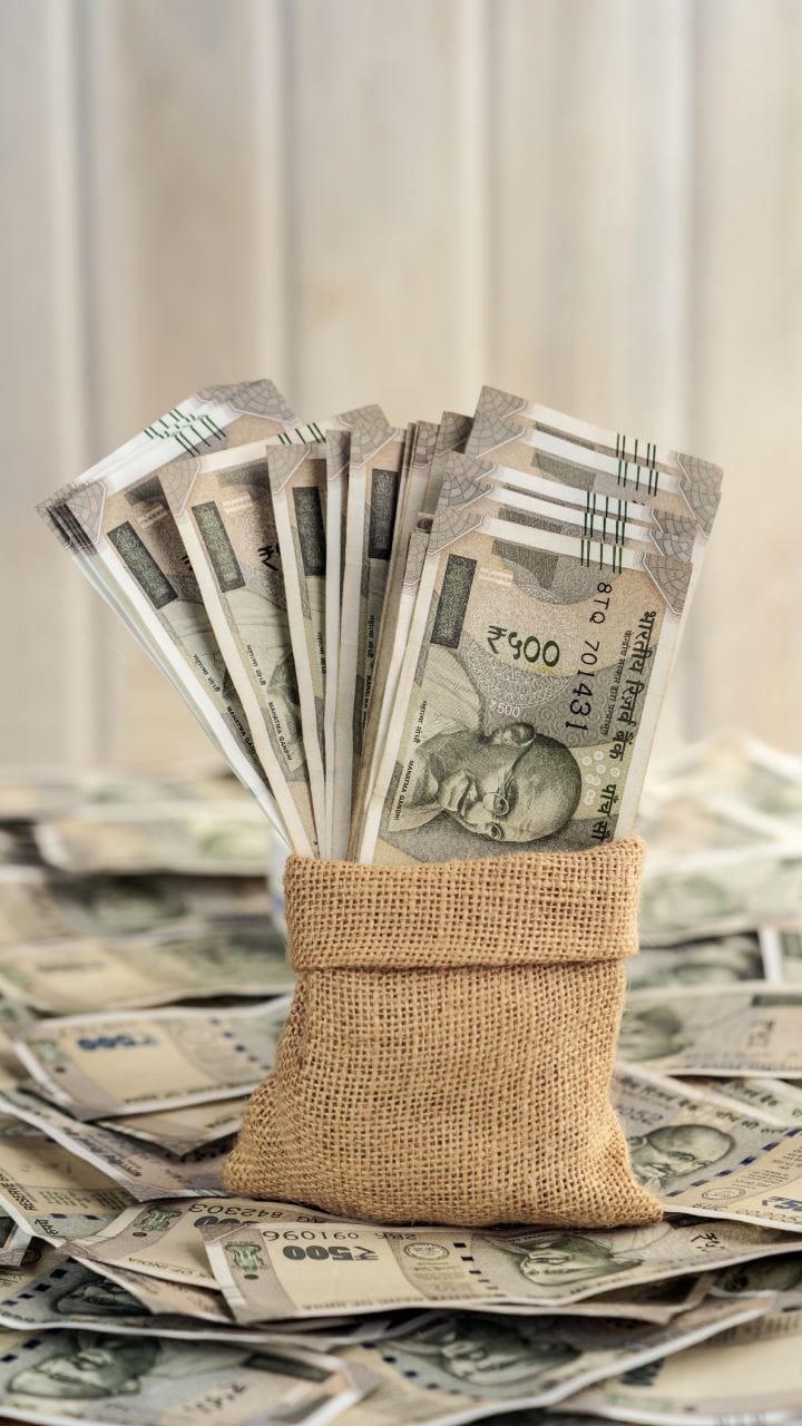 World Bank Report Foreign Remittance in India reaches 120 billion US dollars in 2023
