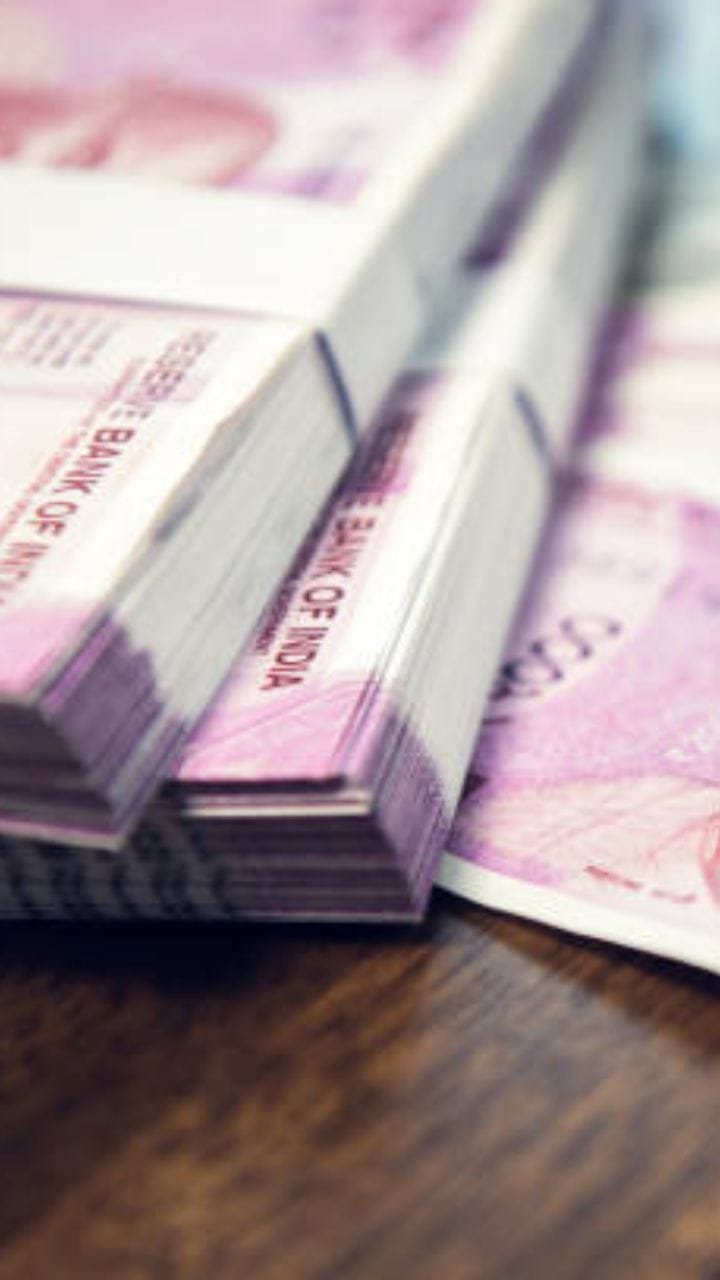 Stolen 60 thousand rupees by breaking the roof of a house in Munsiyari Pithoragarh