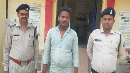 पुलिस की गिरफ्त में आरोपी