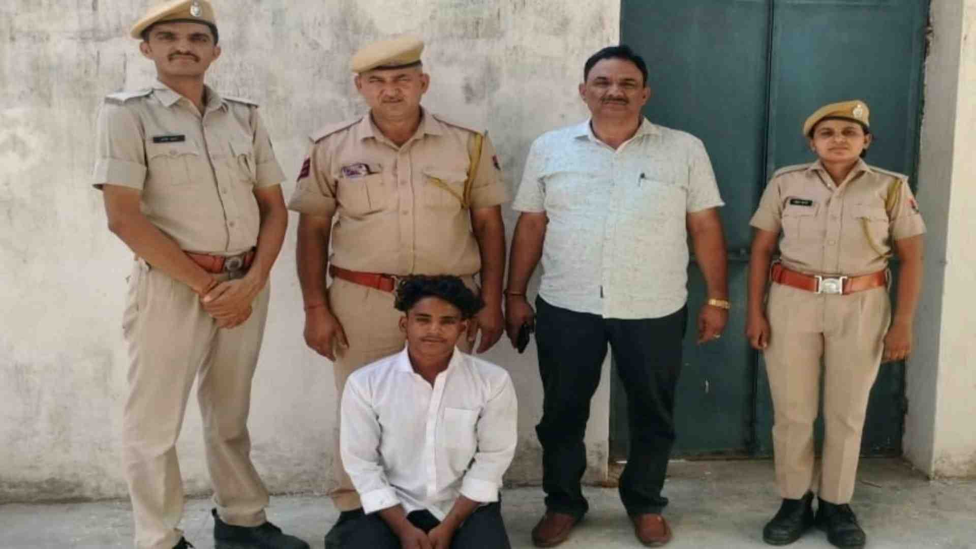 पुलिस की गिरफ्त में आरोपी।