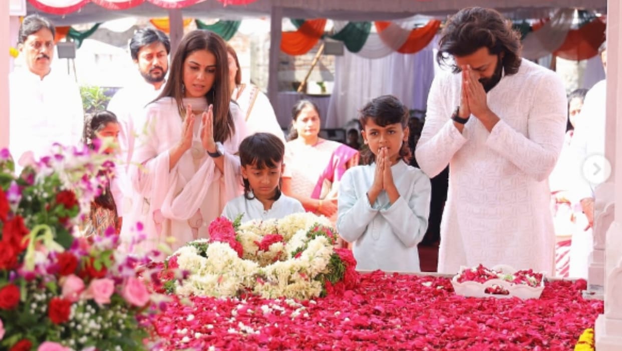 Artist Riteish Deshmukh and Genelia Deshmukh pay tribute to Vilasrao Deshmukh on his birth anniversary
