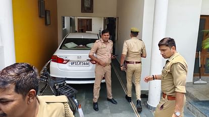 Lucknow Retired IAS wife murder call to 112 did not go through had to go to police post and give information