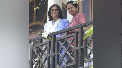 Lucknow Retired IAS wife murder call to 112 did not go through had to go to police post and give information