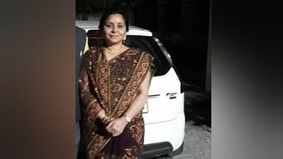 Lucknow Retired IAS wife murder call to 112 did not go through had to go to police post and give information