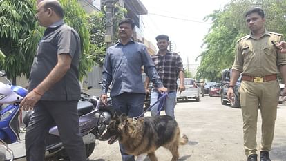 Lucknow Retired IAS wife murder call to 112 did not go through had to go to police post and give information