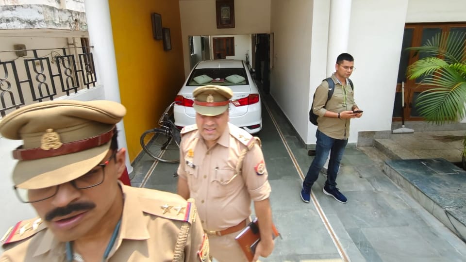 Retired IAS wife murder in lucknow one flat was sold for 90 lakhs Is this amount reason for murder