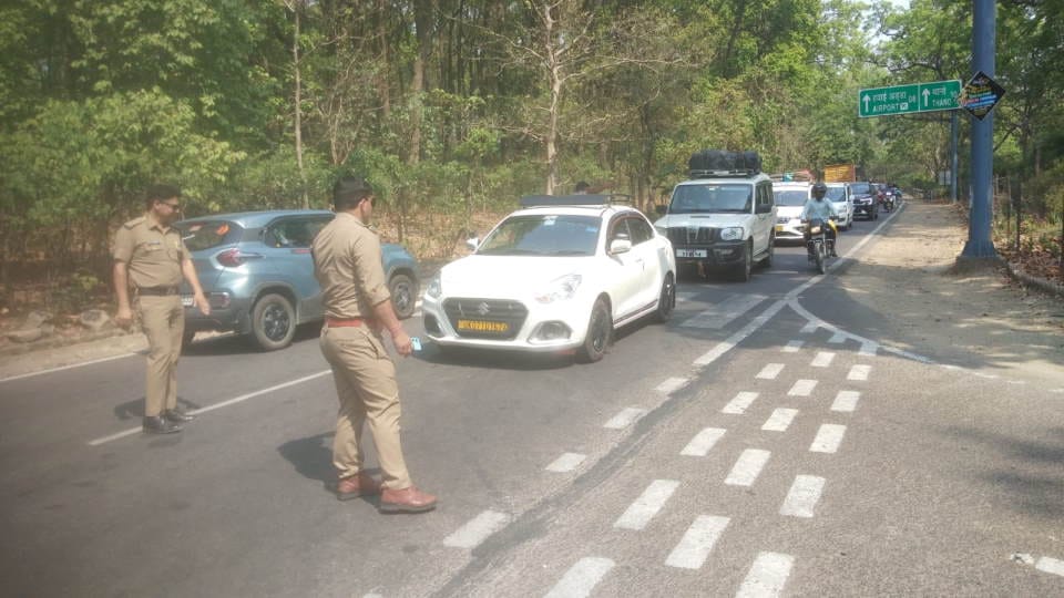 Uttarakhand News Heavy Traffic Jam on Highway from Haridwar to Rishikesh on Weekend crowd gathered Photos