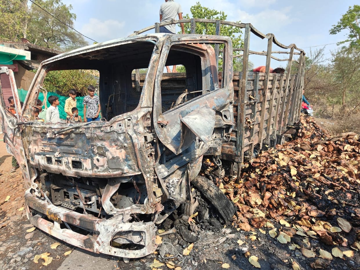 Sagar: Mini truck got burnt after getting hit by electrical wires