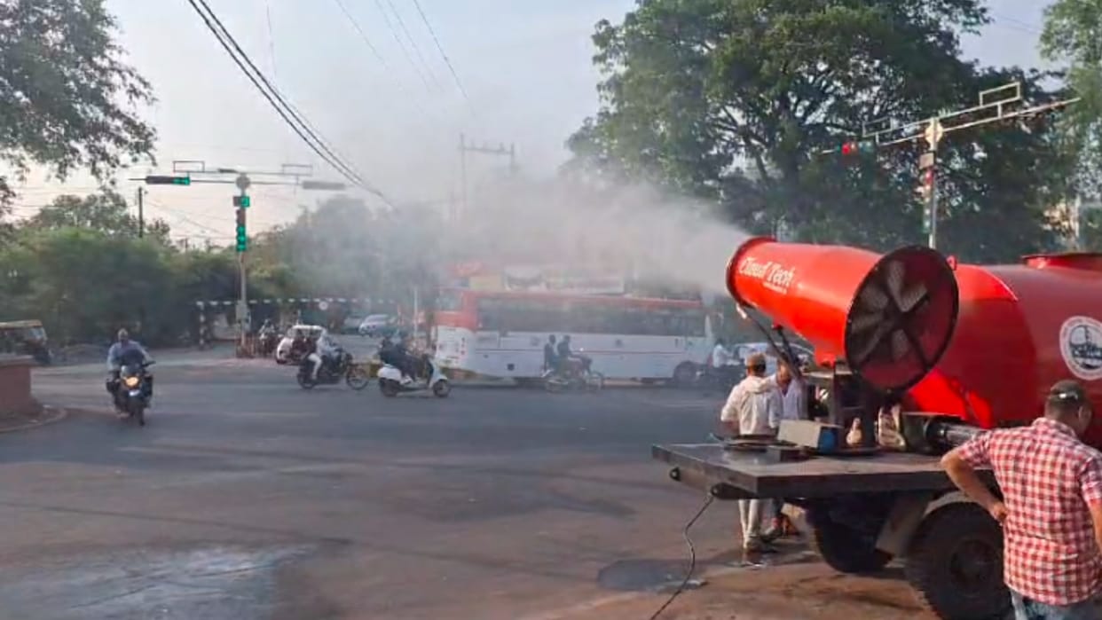 Sagar Weather News: Municipal Corporation Is Running Water Fogging Machine To Provide Relief From Heat