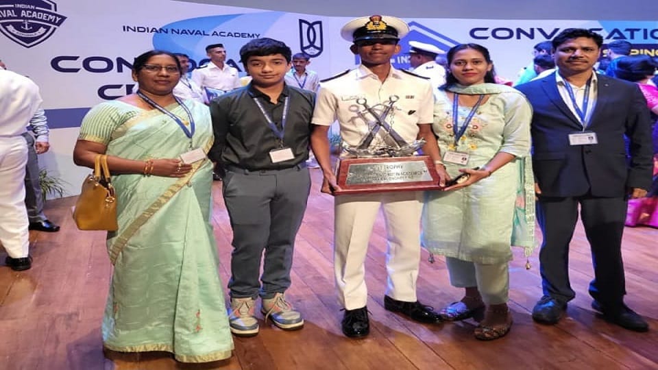 Father dream fulfilled Sumit Chandram selection as Lieutenant in Navy in Sakti