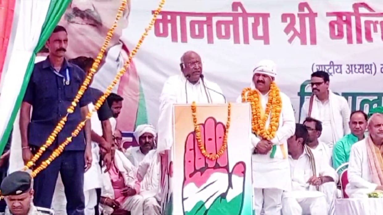Sasaram: Mallikarju Kharge seeks votes from public for Congress candidate Manoj Ram; took a jibe at PM Modi