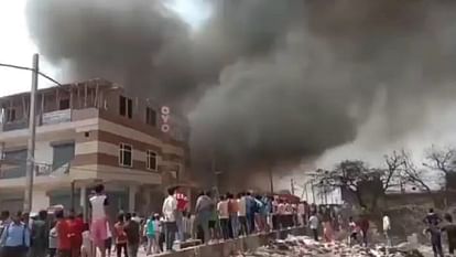 fire broke out in the wood market located at Bhalswa Dairy