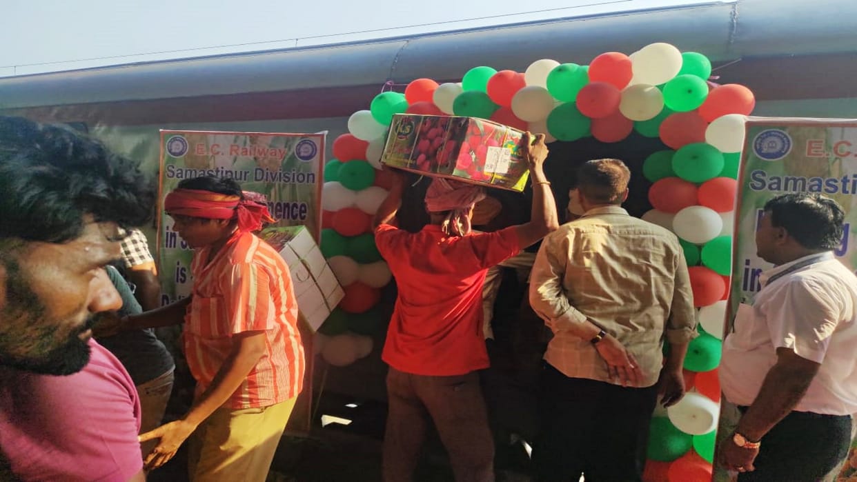 Bihar News: East Central Railway is delivering Bihar's famous litchi across country including Delhi-Mumbai