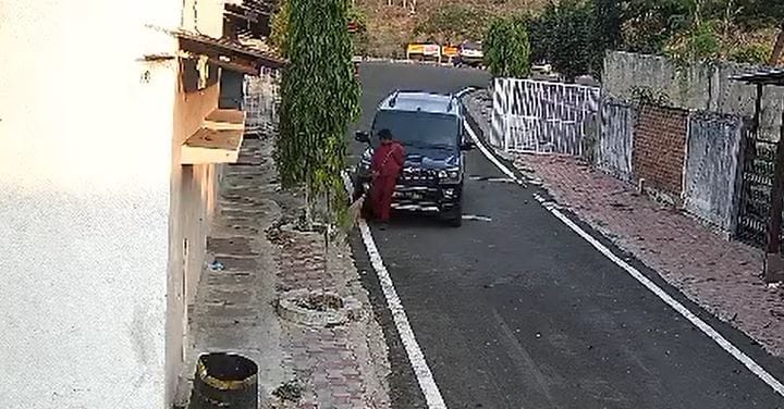Sagar News: Driverless Inspector's car hits a young man