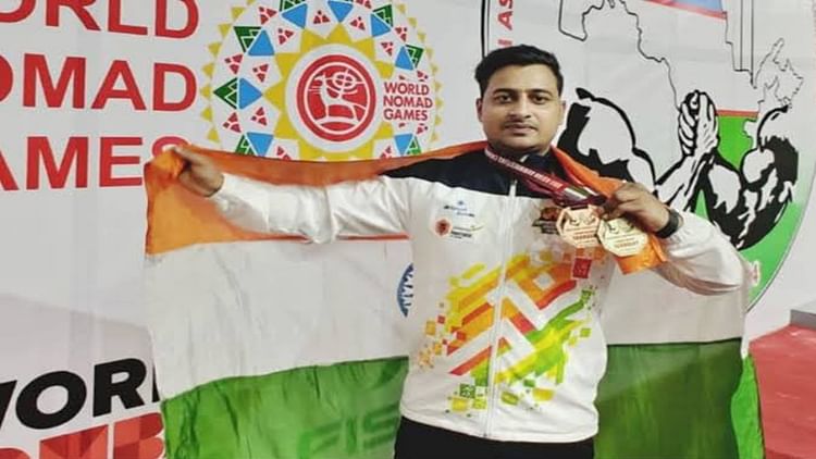 छत्तीसगढ़ के बेटे श्रीमंत झा ने रचा कीर्तिमान: एशिया पैरा-आर्म रेसलिंग चैंपियनशिप में स्वर्ण पदक जीता