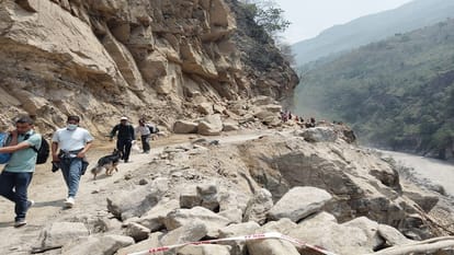 operator died after Poclain and operator fell into a ditch in Dharchula pithoragarh