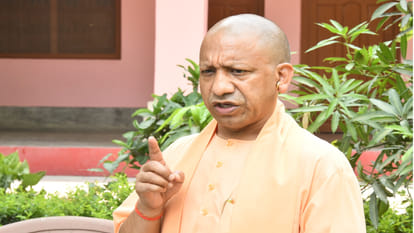 Gorakhnath temple of Gorakhpur, CM Yogi accused SP and Congress in the press conference
