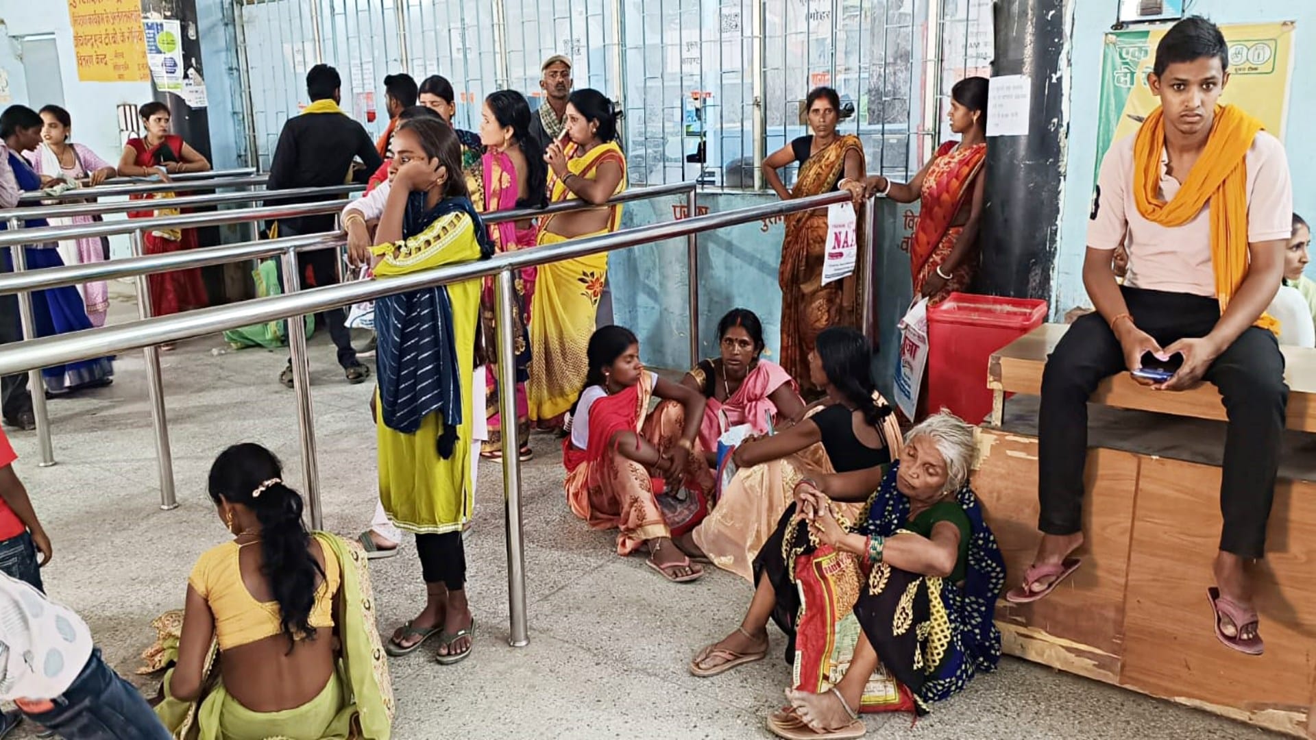 Gaya News: Angry junior doctors disrupted OPD services at Magadh Medical Hospital, patients were troubled