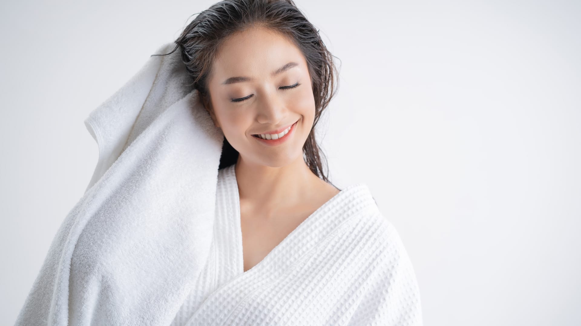 Tips for getting straight hair without using heat balon ko straight kaise karen ghar per