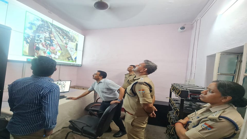 police-administrative team jointly raided Haldwani sub-jail late night