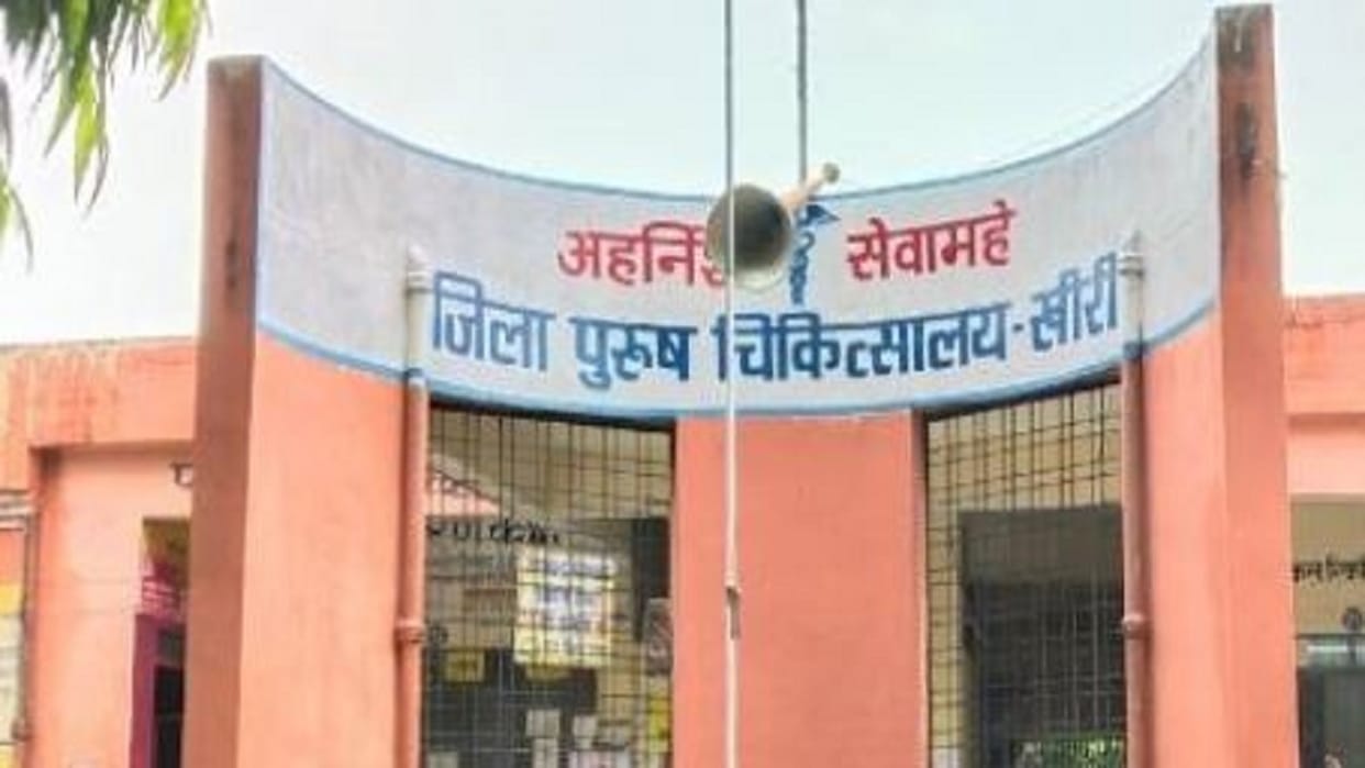 Three year old girl suffering from fever dies in district hospital lakhimpur kheri