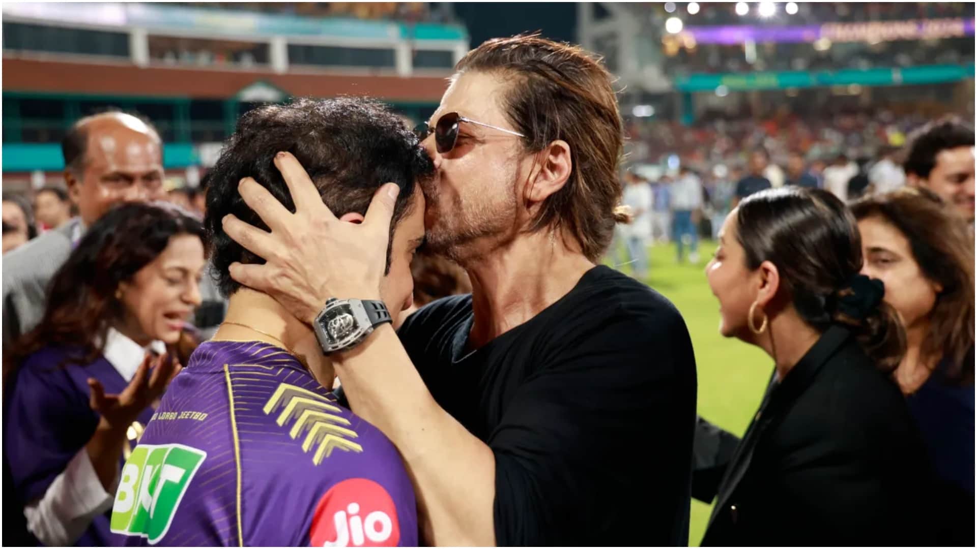 IPL 2024: Shah Rukh Khan kissed Gambhir on forehead, hugged Gauri-Suhana, victory lap, Winning Moment Photos