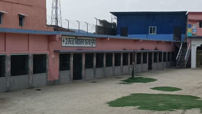 KK Pathak : Education Department freezed salaries of 16 teachers including the headmaster in Munger bihar news